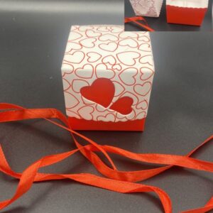 ΚΟΥΤΑΚΙ ΜΕ ΚΟΡΔΕΛΑ ΚΑΙ ΚΑΡΔΟΥΛΕΣ ΔΙΧΡΩΜΟ 5.2Χ5.2Χ5